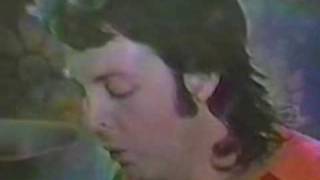 Paul McCartney and Wings- Mary had a little lamb