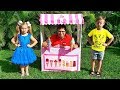 Diana and Roma Pretend Play Selling Ice Cream with Daddy