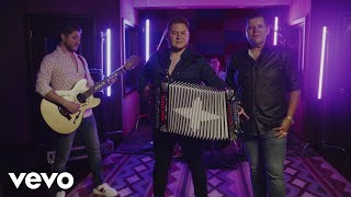 A Mí Me Gustas Tú Lyrics English Translation