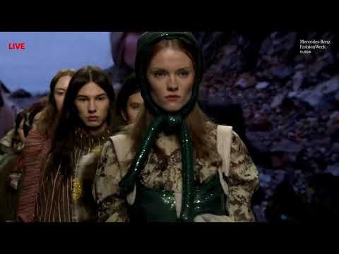 Sasha Gapanovich: Mercedes Benz Fashion Week (Moscow, October 2021)
