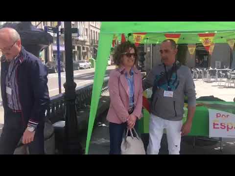 Begoña Conde e Isabel Conde, madre de Santiago Abascal, en Xinzo