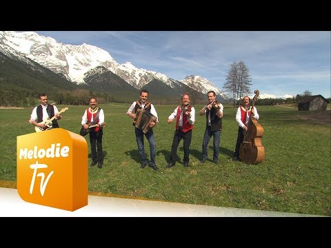 Zellberg Buam & Die Fetzig'n Zillertaler - Urig, echt, fetzig und frech (Offizielles Musikvideo)