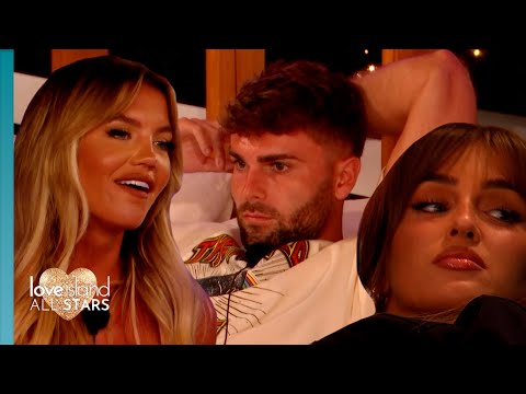 Molly finds out about Georgia S and Josh's flirty chats | Love Island All Stars