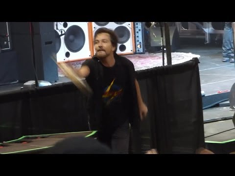 Pearl Jam: Baba O'Riley [HD] 2013-10-16 - Worcester, MA
