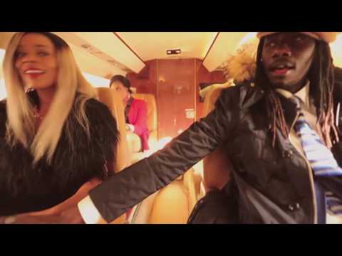 Carlou D - Love is in the air (Clip Officiel)