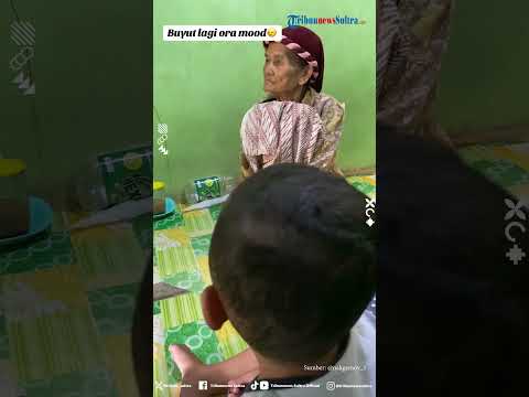 Momen Seorang Nenek Lagi Ngambek ke Cucunya, Si Bocil Malah Berusaha Bujuk Biar Nggak Bad Mood