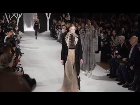 VALENTIN YUDASHKIN SHOW Paris Womenswear Ready to Wear FW 2016-2017