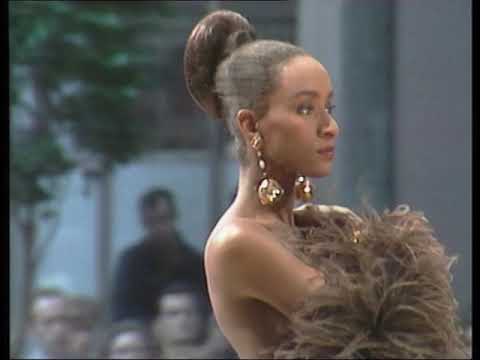 "ROSALIND JOHNSON" / PIERRE BALMAIN  autumn hiver  1990/1991