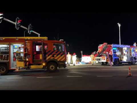 Twee gewonden bij ongeval tussen vrachtwagen en auto op N307 tussen Dronten en Kampen