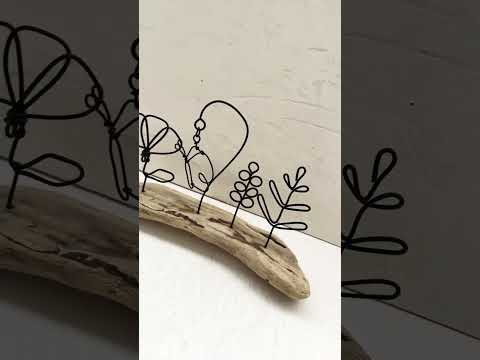 庭を彩る枯れ木、流木、切り株  庭園