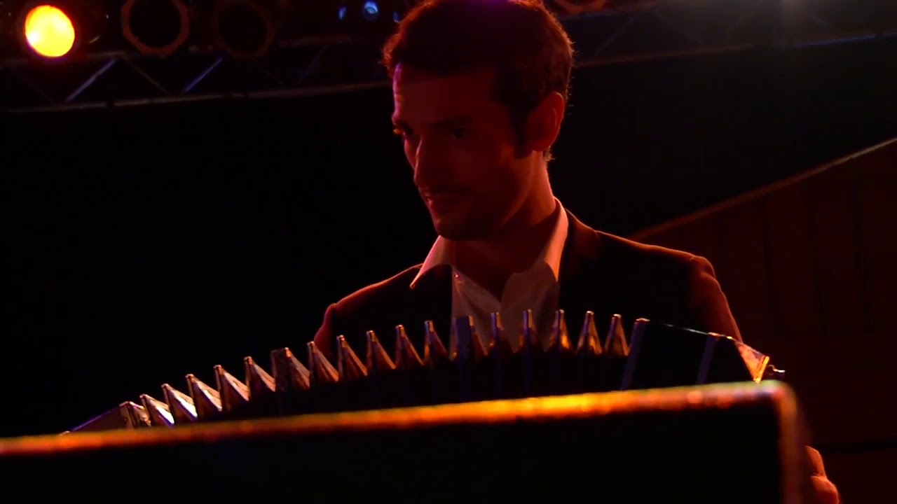 Solo Tango Orquesta featuring Lautaro Greco - Volver