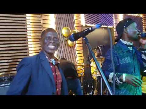 LES WANYIKA  - SAFARI YA SAMBURU