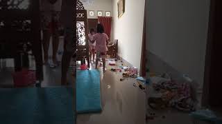 Download lagu Anak kembar - tara dan tari bertengkar mp3