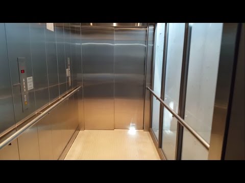 3 Aufzüge am Bahnhof in 6318 Walchwil, Schweiz