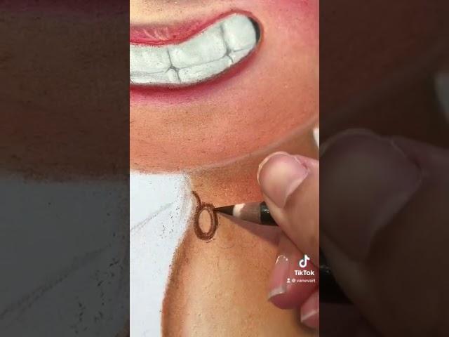 Vídeo relacionado con EAVUYIS 2 Piezas Collar De Dedo De Plata Sonriente, Collar De Garabato Divertido, Collar Colgante De Cara Sonriente Para Amigos (Plata)