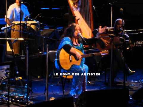 Monica Passos : Avec le temps (live)