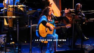 Monica Passos : Avec le temps (live)