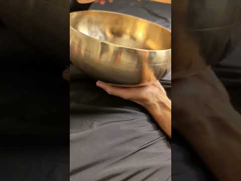 [A170] Peter Hess Bowl singing bowl, ⌀23cm / 1600g, 🔽 C3 + 2c (131 Hz) ⭐️, 🔼 F#4 +34c (378 Hz) — VAYU sounds