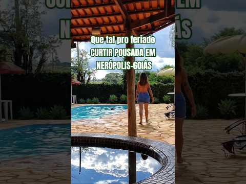 A  Pousada recanto do cerrado fica em Nerópolis e tem Day Use ou hospedagem em chalés