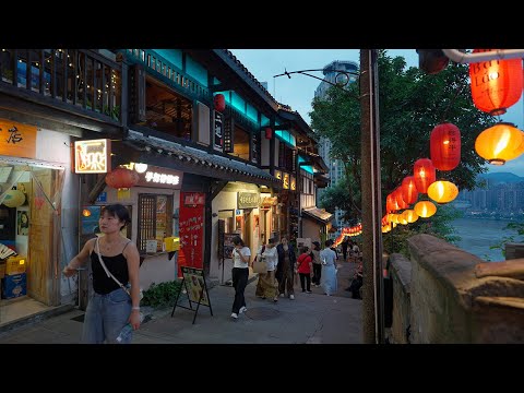 [4K] A cidade velha de Chongqing construída nas montanhas. Caminhada noturna em Chongqing, China