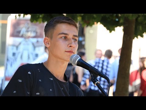 Франківськ і вуличні музики. Ігор Салюк: “Наші люди люблять пісні про любов”