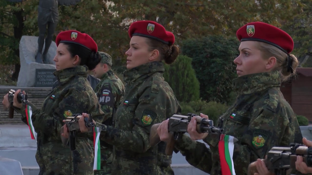 Поднесоха венци и цветя пред паметника на Незнайния войн по повод празника на Сухопътните войски