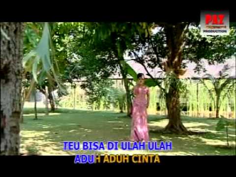 Dewi Azkiya - Lain Cinta Biasa (Official Music Video)
