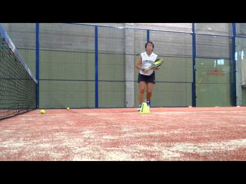 R.P volea de reves y dejada en padel.