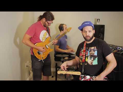 Vekked & The Real Musicians - Turntable Guitar vs. Guitar Guitar