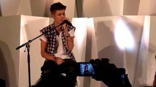 Catching feelings- Justin Bieber- live