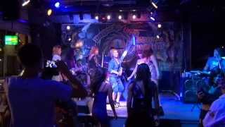Climax Band - &quot;Isan Dancing&quot; for the female audience @Utopia Rock House Pattaya HD