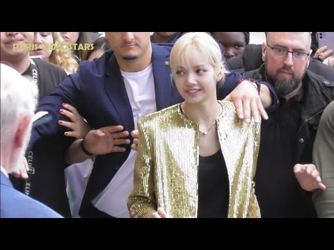Lisa Blackpink in Paris 7 june 2022 : always smiling and wearing a golden jacket