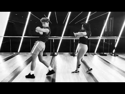 BLACKPINK - DDU-DU DDU-DU (뚜두뚜두) dance break cover by @Yusrywee & @miraora