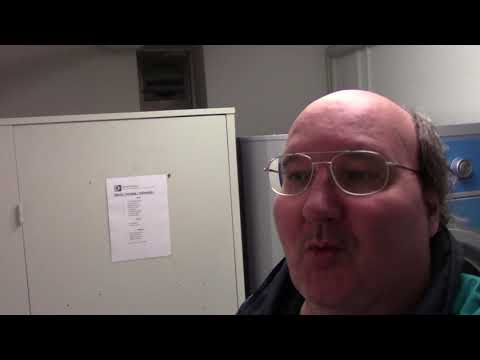 MongoTV_966 - John Henter Rent Tøj og Underbukser i Vaskekælder Tirsdag Aften