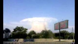 preview picture of video 'Strange cloud 1 (Ukraine, Kiev, Ukrainka 16.07.09)'
