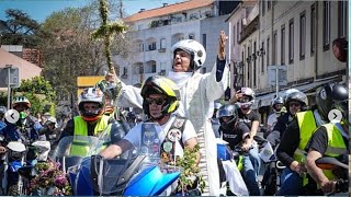 Un cura en moto vuelve a guiar la Semana Santa sobre ruedas en Sintra