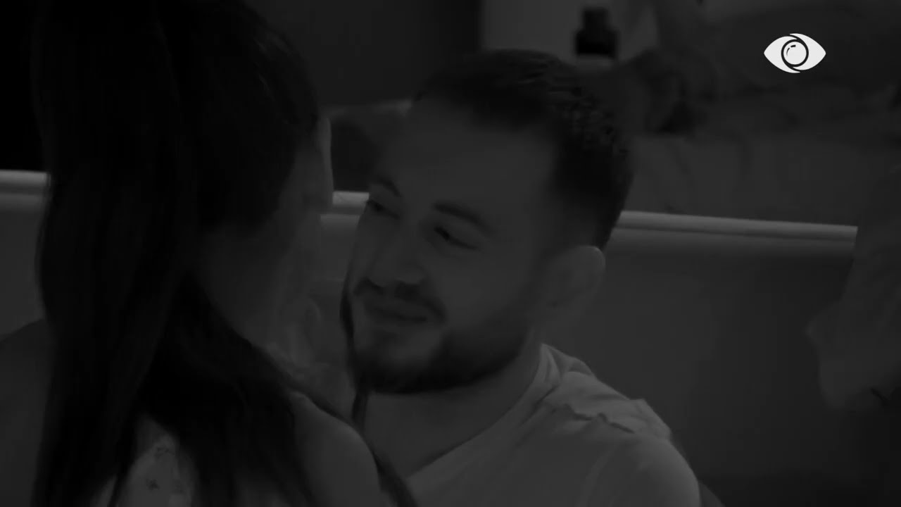 “A mund të ta jap një përqafim?”/ Egli i pranon kërkesën, Xumi “shpërthen” nga lumturia - BBVA 4