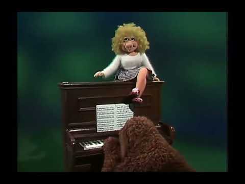 The Muppet Show - 306: Jean Stapleton - UK Spot: “Daddy Wouldn’t Buy Me a Bow-Wow” (1978)