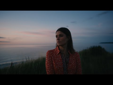 LÉON - Chasing A Feeling (Official Video)