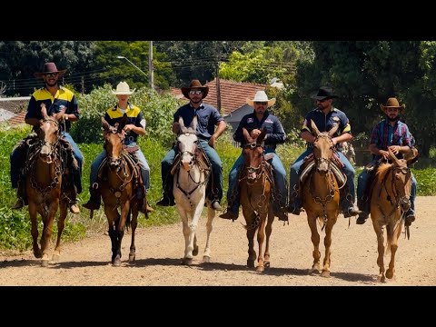 Tradicional cavalgada em Nova Tebas reúne mais de 150 cavaleiros e amazonas