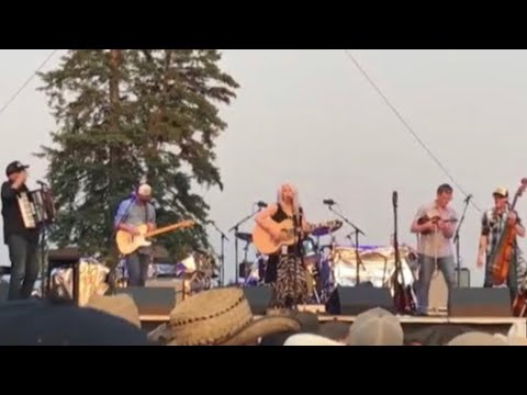 Emmylou Harris - Kern River (Merle Haggard) live 7/17/2021 Whitefish, Montana