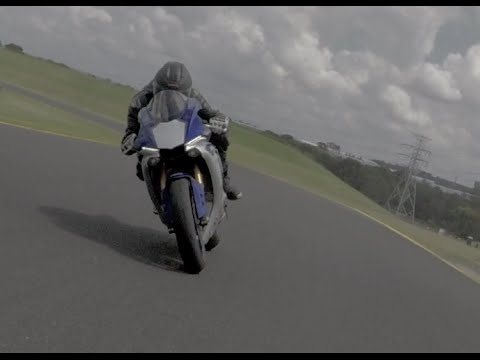 2015 Yamaha YZF-R1 & R1M - First Ride - 300 KM/T +