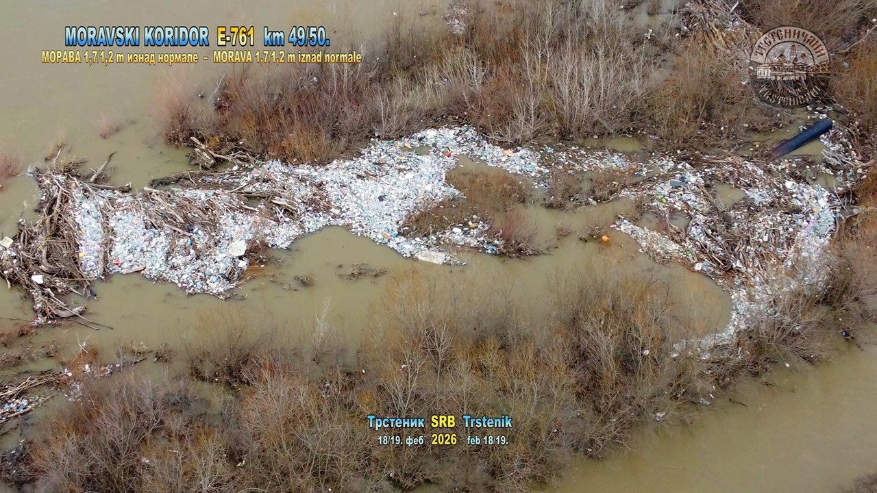 EKOLOGIJA NA NULI – MORAVA 1,7 m NADOŠLA – OSTRVO FLAŠA i ĐUBRE NA GRADSKOJ PLAŽI, TS, 19. feb 2026.