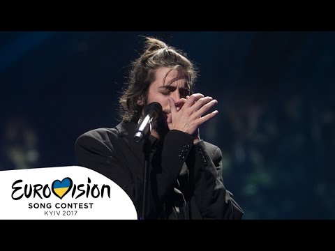 Salvador Sobral plays "trumpet" during Eurovision rehearsal | "Amar Pelos Dois" Portugal 2017