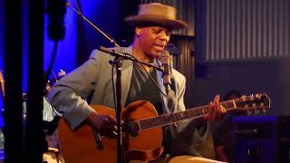 Eric Bibb (Solo) &quot;DON`T EVER LET NOBODY DRAG YOUR SPIRIT DOWN&quot; Blues Heaven Festival 2022 Denmark