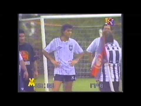 Tinelli. Cámara Complice (cámara oculta) a Marcelo Tinelli en la cancha de Fútbol, año 1997.