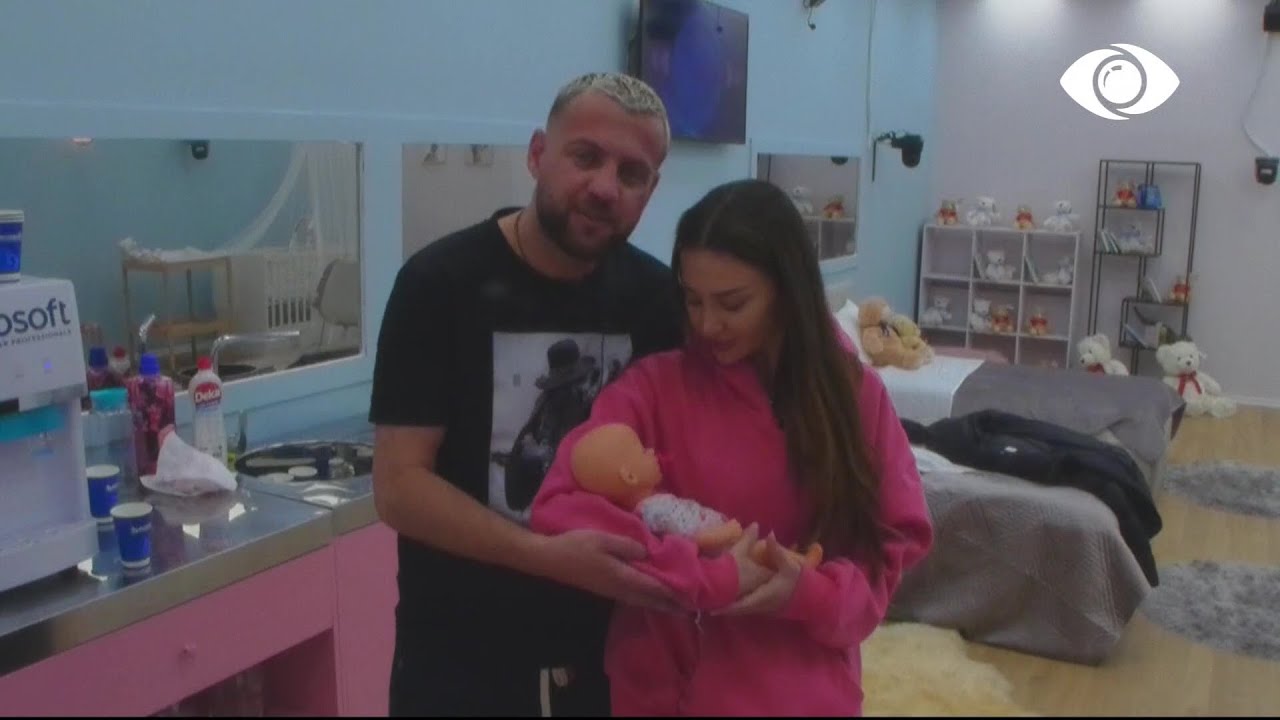 Një foto familjare nga Kiara, Luizi dhe vajza e tyre