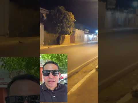 Homem vestido de preto é visto nas ruas de Catolé do Rocha durante a madrugada desta quarta-feira