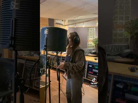 Studiotime…🤍🎶 #studio #newcomer #artist #newsong #musician #musiklovers #studiotime #bestmoments