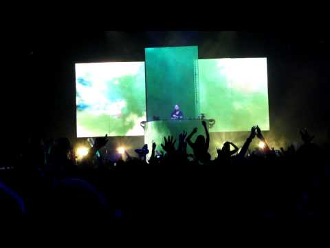 Kaskade - Llove (Dada Life Remix) w/ Epic (Sandro Silva + Quintino original mix)